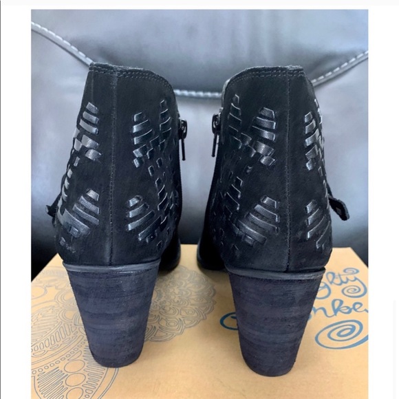 Naughty Monkey 🙊 Blk Stitch-Accent Suede Booties - Picture 7 of 8